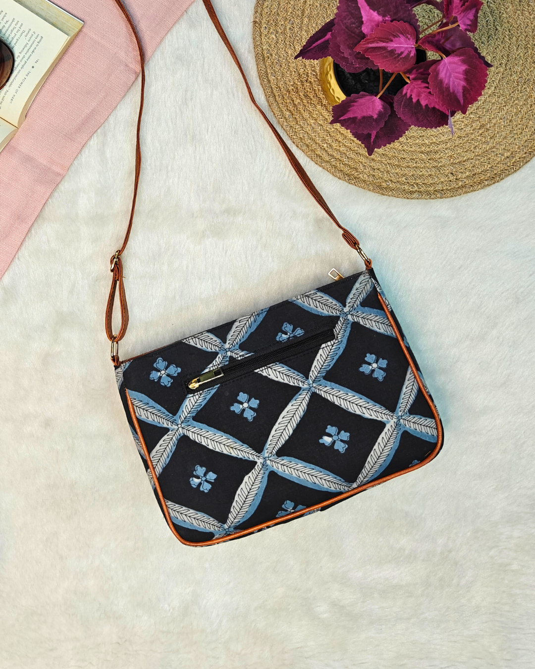 The 5 Zipper Sling: Style Meets Everyday Convenience - Black
