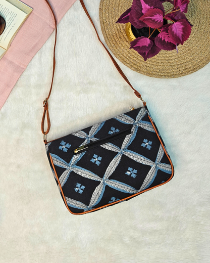 The 5 Zipper Sling: Style Meets Everyday Convenience - Black
