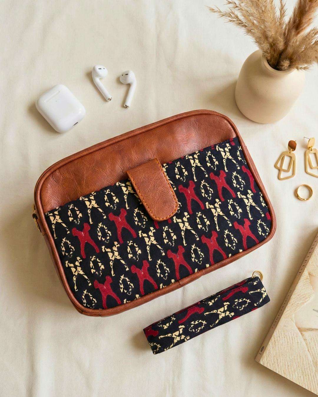 Magnetic Sling Bag - Black Motif