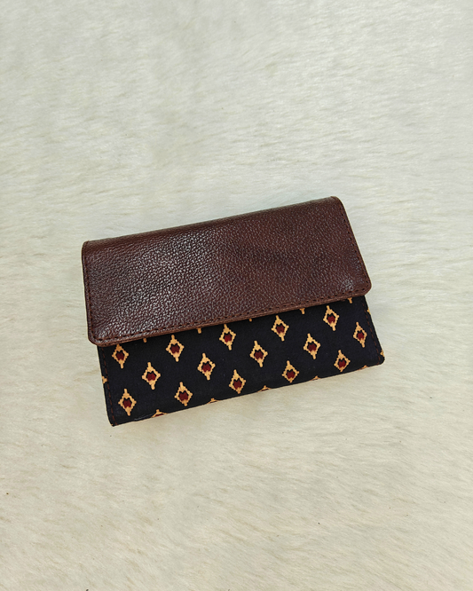 Ikat Elegance: Stylish 3-Fold Wallet in Vibrant Fabric - Black